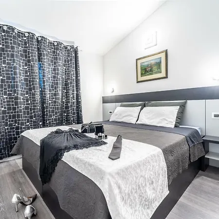 Modern With Pool And Terrace In Villa Krnica