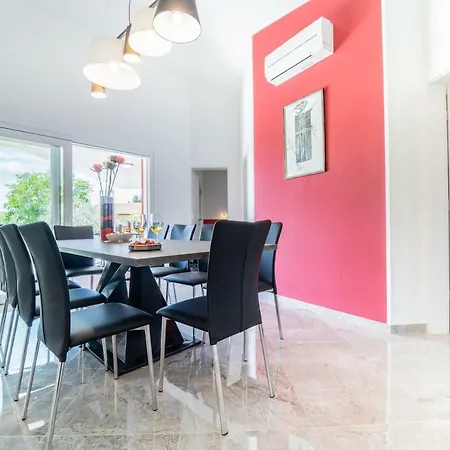 Modern With Pool And Terrace In Villa Krnica