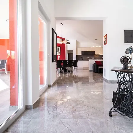 Villa Modern With Pool And Terrace In *