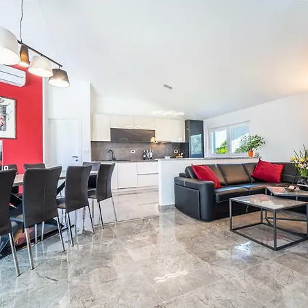 Modern With Pool And Terrace In Villa Krnica